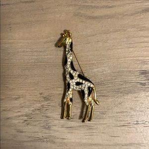 Giraffe pin
